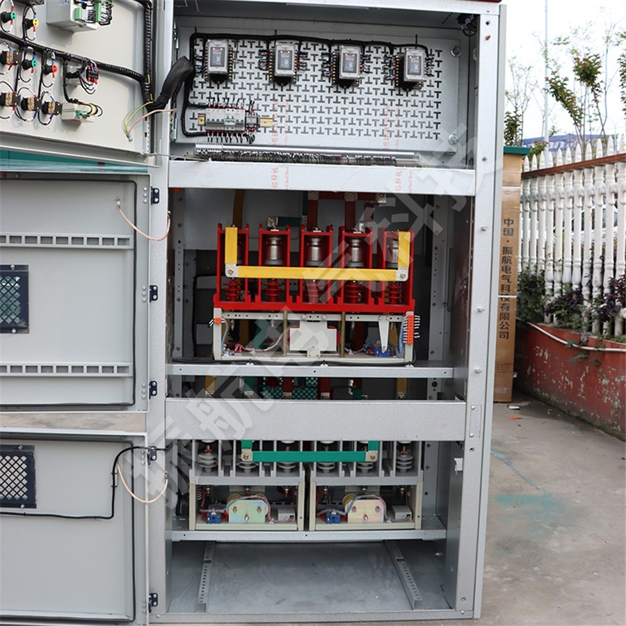 3-10KV軟起動(dòng)柜/KYN28A-12高壓電機(jī)起動(dòng)柜產(chǎn)品實(shí)物圖1